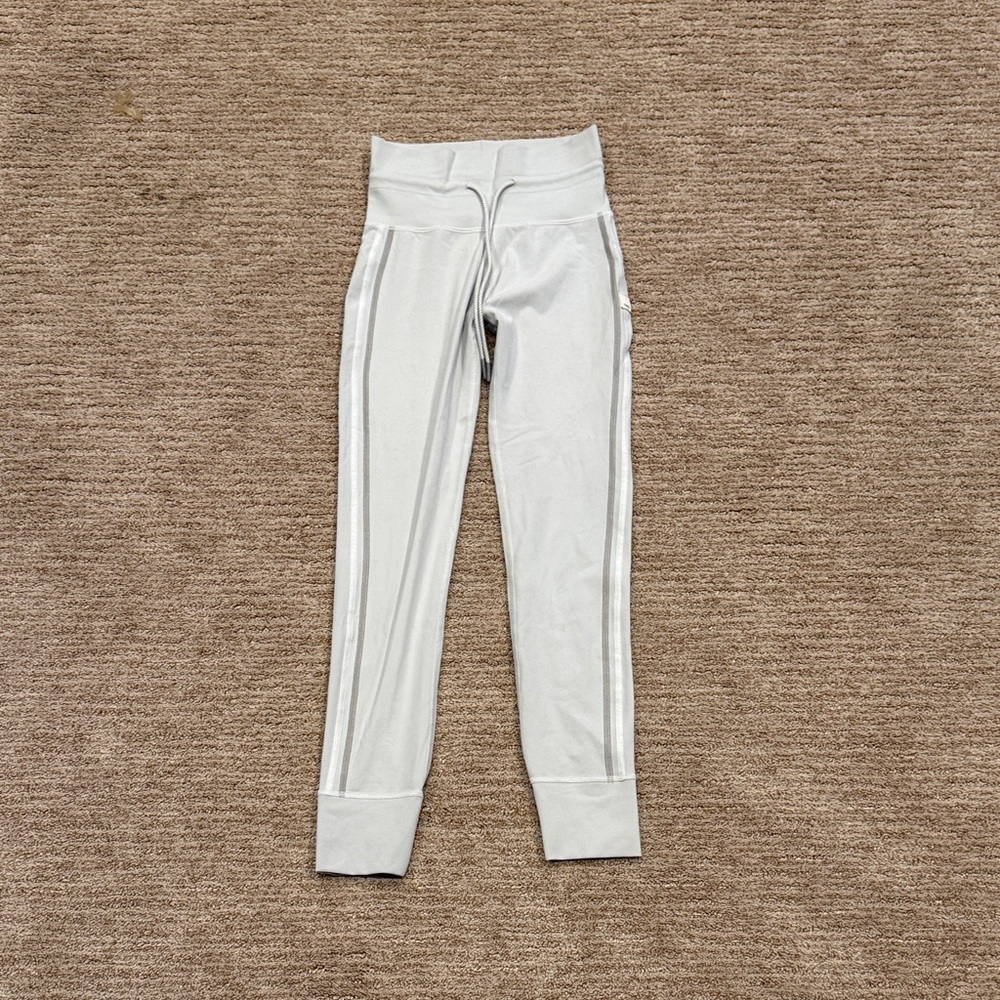 Woman’s White Leggings